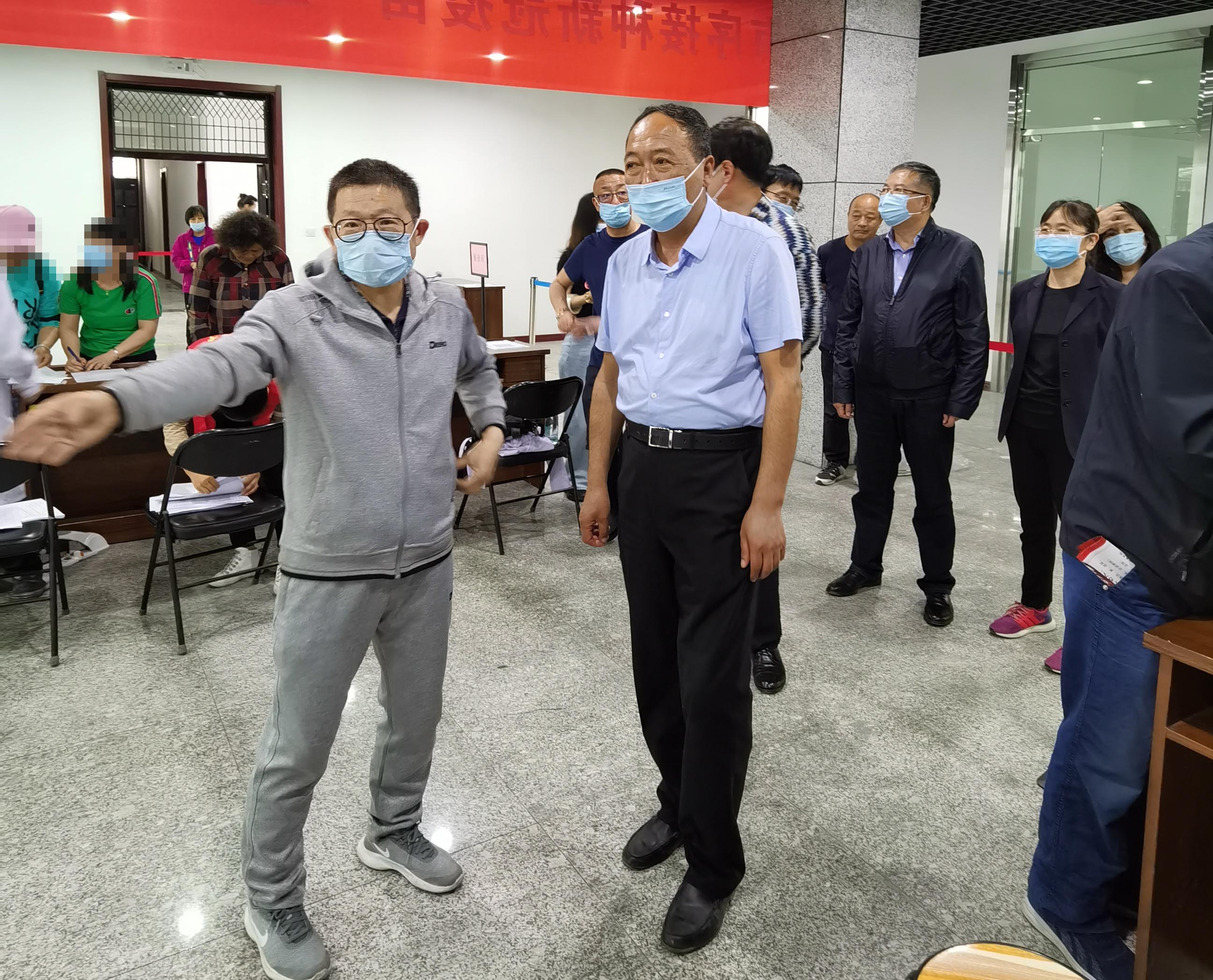 「醫(yī)院動態(tài)」太原市第七人民醫(yī)院院領導走入新冠疫苗接種點