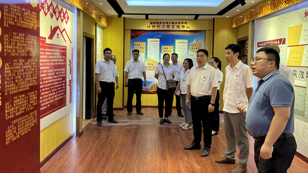 上海市政協(xié)黨組理論學(xué)習(xí)中心組召開學(xué)習(xí)會